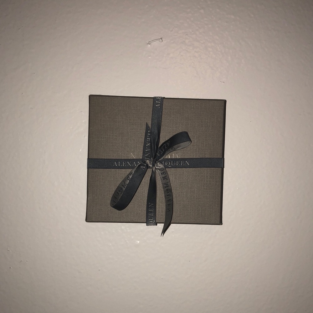 ❤️SOLD❤️Small Alexander McQueen gift box w ribbons